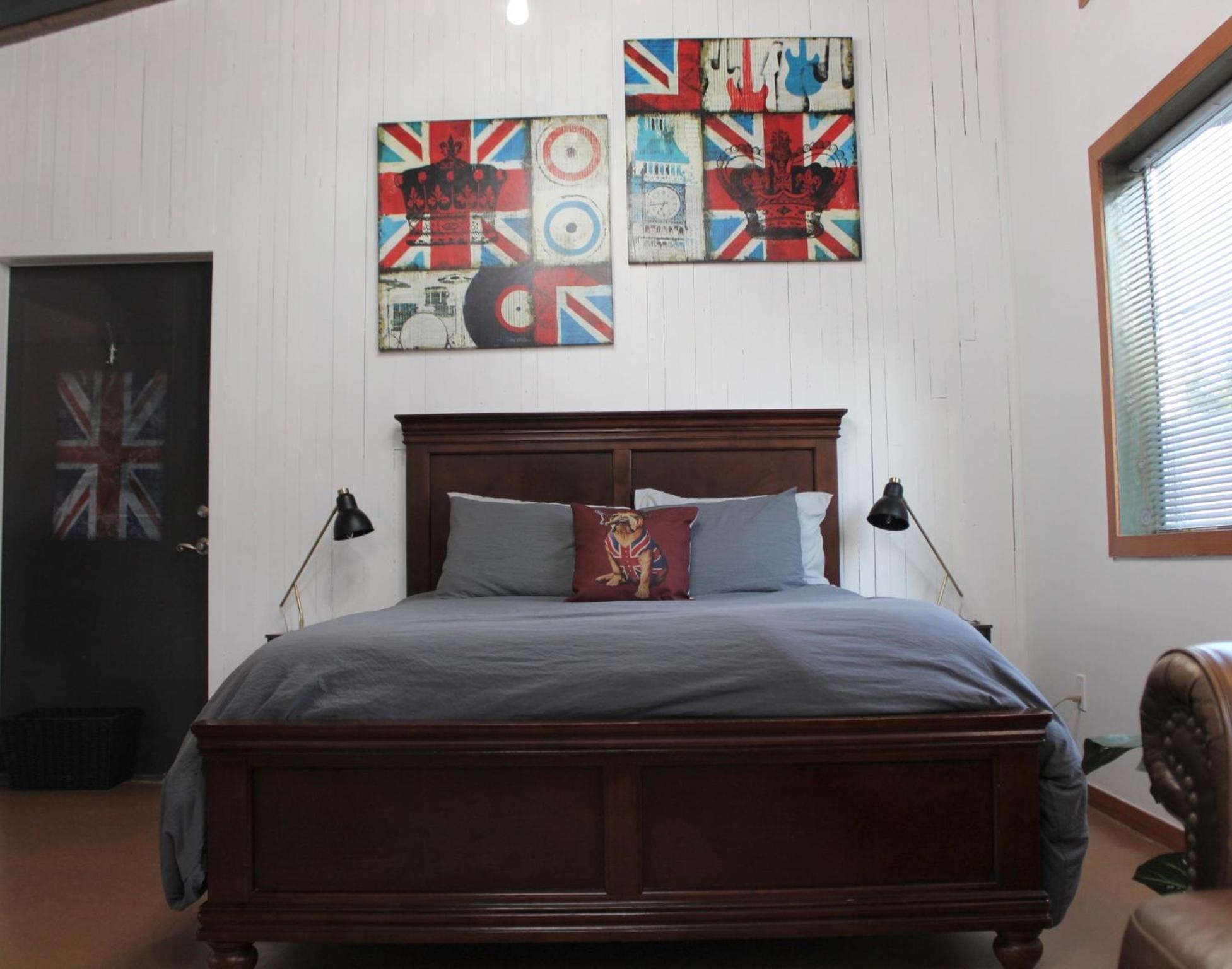 Private Bright Modern Studio! Queen Bed ! ビクトリア エクステリア 写真